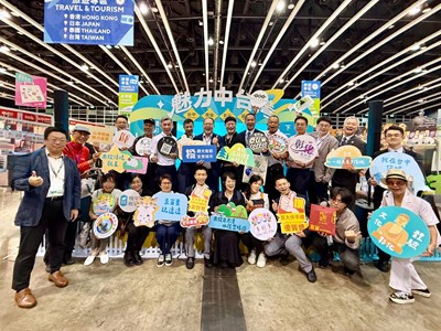 中台灣觀光推廣團於開幕式上合影