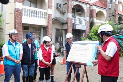 市長今(2)前往北屯東三路二段社區勘災