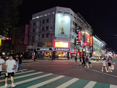 逢甲商圈人流高,市府設置行人專用時相讓遊客逛街更安心_0