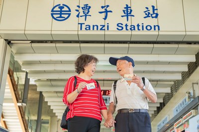 持續照顧長輩 臺中敬老愛心卡搭火車貼心升級