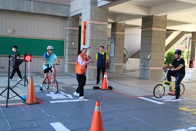 中市道安團隊以實境體驗與互動方式加深交通安全觀念