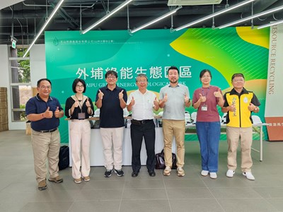 中市環保局局長陳宏益(中)領團隊與河井紘輔教授(中右)及游勝傑教授(中左)留影_0
