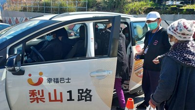 梨山幸福巴士以在地人服務在地人精神,提供當地基本民行需求_0