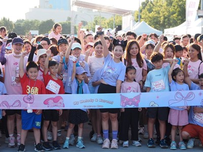 (主照)本場路跑適逢美樂蒂50週年與酷洛米20週年,吸引4000名粉絲共襄盛舉。
