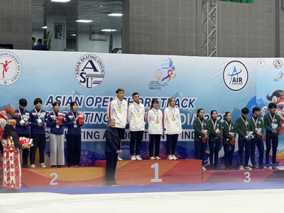 主照-蘇駿朋、林峻頡與張菀婷三位臺中選手在2000公尺混合接力聯手奪金