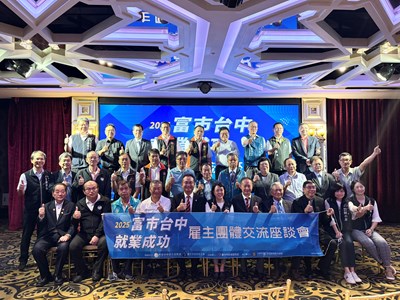 臺中市政府勞工局今(29)日辦理雇主團體交流座談會，邀請雇主團體代表約30人與會，傳達_0