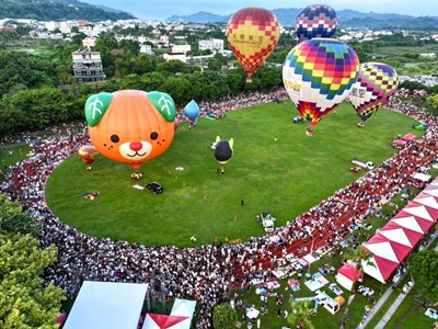 今夏最燃! 台中石岡熱氣球3天湧31萬人次