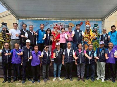 陳美秀局長攜手長官貴賓合影 期望大安成為觀光新亮點