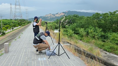 巡查人員執行空拍作業