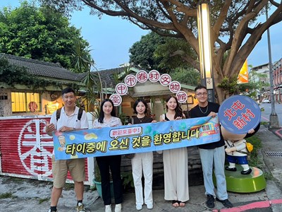 德威航空空服員實地走訪台中感性