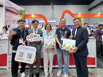 葉非比大使及周士弼主任蒞臨台中攤位指導_0