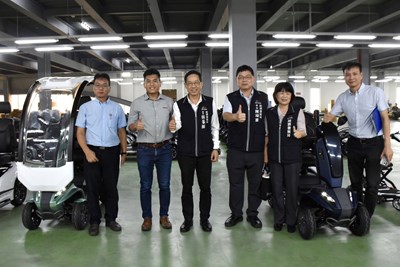 中市府經發局長張峯源走訪在地產業，專精輔具的「台灣維順工業股份有限公司」