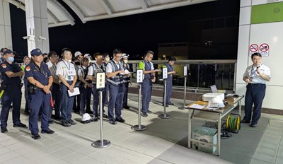 中捷公司在模擬演練前說明注意事項。