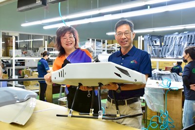 通琦企業總經理林員麗、經發局長張峯源