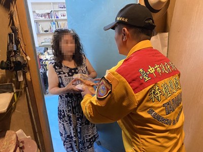 大華街54巷發現女性長者無大礙，不需安置提供飲水及糧食並給予關懷及心理支持