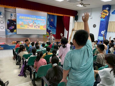 市府也持續進行道安宣導，透過校園、婦女會、社區等據點推廣交通安全知識