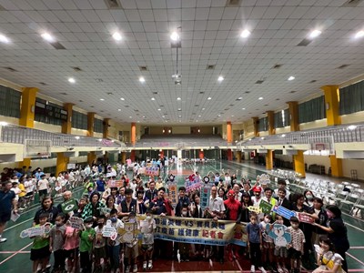 台中市政府衛生局今日在健行國小召開流感開打記者會，動漫角色齊聚宣導