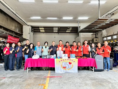 昇揚基金關懷協會捐贈救災救護器材予台中市消防局，今(7)日在中區消防分隊舉行捐贈儀_0