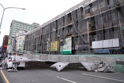 中央市場鷹架倒塌 中市府勒令停工依法開罰18萬元