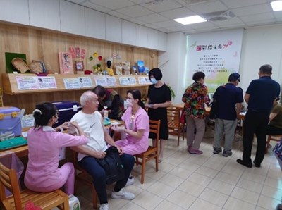 衛生局呼籲高風險族群儘速完成流感疫苗、新冠疫苗接種