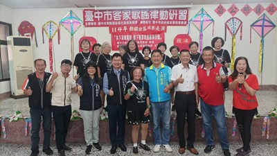 上城社區長輩們的燦爛笑容,充分展現伯公照護站在推動樂齡與文化扎根上的豐碩成果