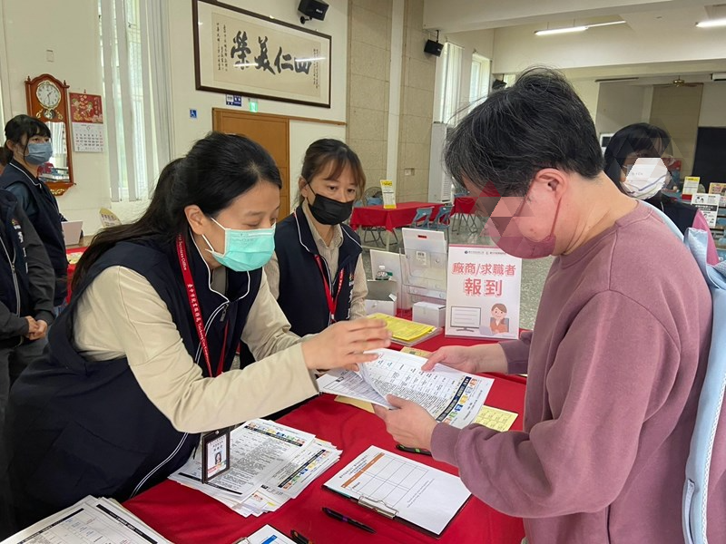 與求職民眾說明廠商及職缺內容