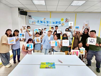 毛孩變主角！蠟筆描繪出專屬毛寶貝的可愛瞬間