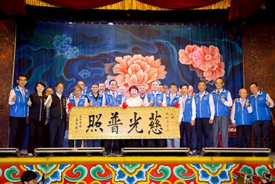 盧市長贈匾予瑞和宮