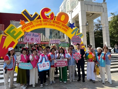 1125妳我同心 中市府攜手國際蘭馨交流協會踩街反家暴