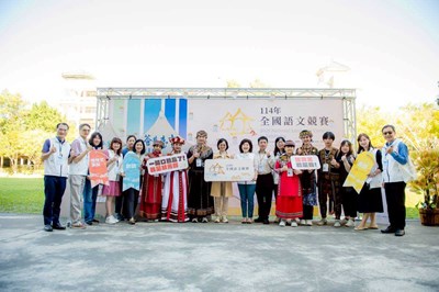 教育部及教育局長官與競賽員合照