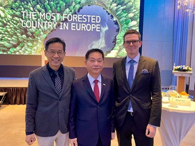 張峯源局長、外交部葛葆萱常委次長、芬蘭商務辦事處羅瑞代表