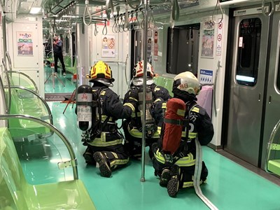 消防隊協助撲滅火勢。