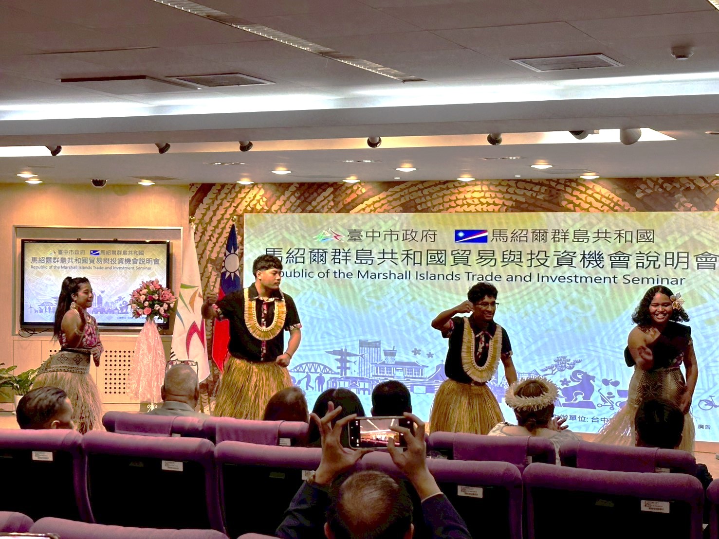 臺中市政府全球資訊網-市政新聞-友邦交流加碼體驗購物節！馬紹爾穆勒部長率團訪中市府黃副市長：深化經貿合作