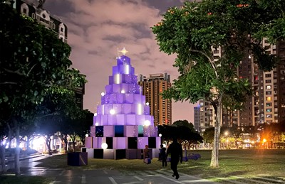 9米高夢幻主燈「聚光-Gather the Light」，由層層方塊堆疊而，寓意市民互相扶持、共同前行(示意圖)