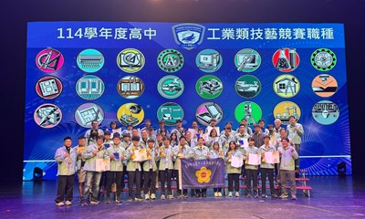 臺中高工獲獎師生合影