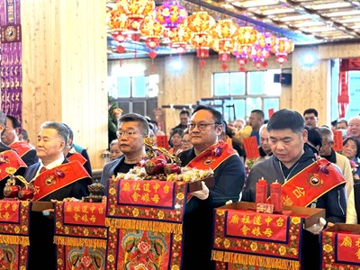 鄭副市長出席安座大典參拜祈福