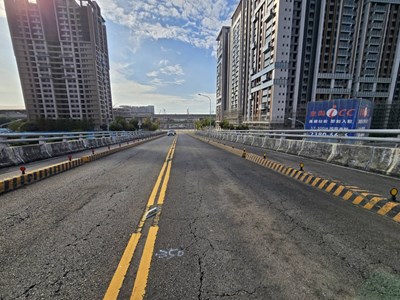 01-暢通高鐵站區交通瓶頸！中市打除高鐵三路橋梁分隔島，雙車道優化為四車道，大幅提_0