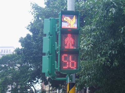 市府於科博館周邊三處路口推出期間限定的「聖誕版行人號誌」_0