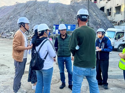 經發局長張峯源現勘中央市場拆除工程