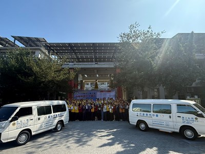 與復康巴士合照