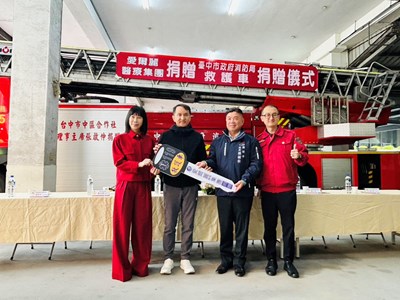 愛爾麗醫療集團捐贈救護車鑰匙模型予消防局