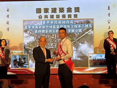 地政局洪簡任技正宏勇今(30)日北上領獎，感謝評審肯定_0