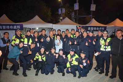 盧市長至活動安全維護警察指揮所慰勤