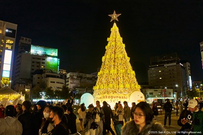 舊火車站前廣場「耶誕珍甜」耶誕樹