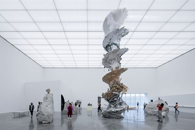 中美館開館首展「萬物的邀約」民眾觀展。攝影：Iwan Baan