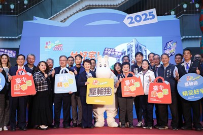 中台灣元宵主燈角色一起參與台中購物節