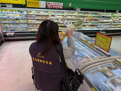 食安處至生鮮賣場抽驗蔬果