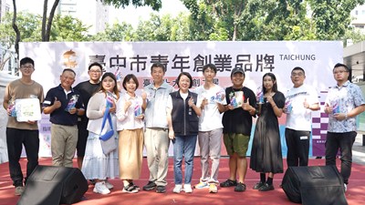 獲得新創藝標章品牌合照。