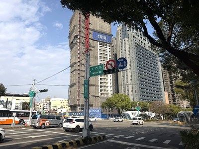 台灣大道玉門路口號誌不斷電維持5小時 確保近6萬輛車日流量正常運行