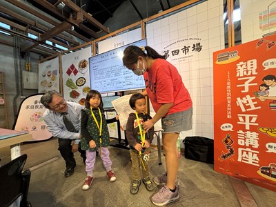 性平教育講座講師引導民眾共同思考共親職議題_0